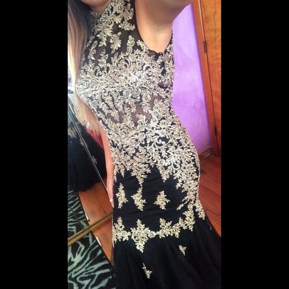Prom dress - Picture 1 of 4